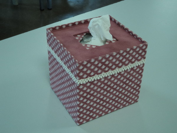 Tuto Cartonnage - Boîte à mouchoir carrée